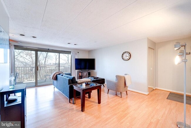 Building Photo - 2612 Fort Farnsworth Rd