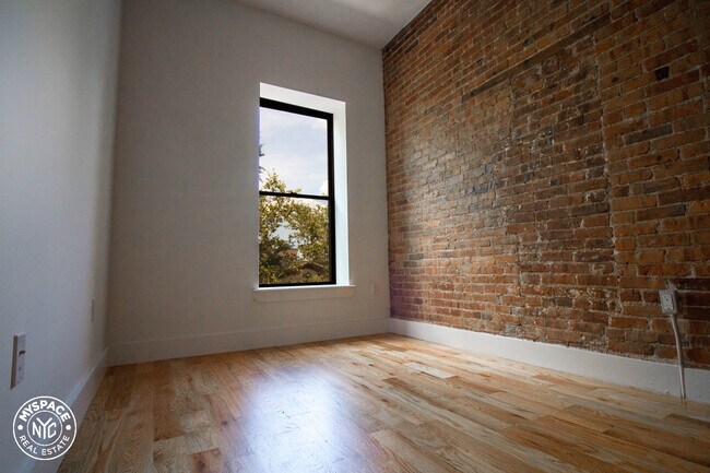 Building Photo - 84 MacDonough St