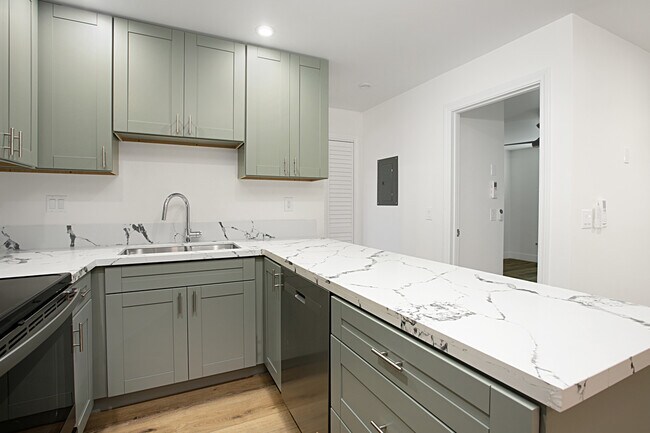 Foto del edificio - 584 12th St