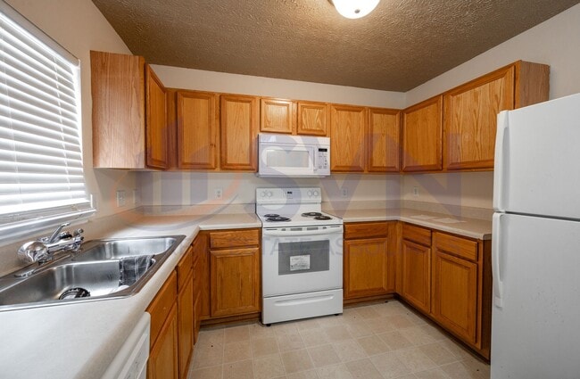 Building Photo - Coming Soon, Cozy 2BR, 1.5BA Townhome in Durham Amberlynn Valley Neighborhood