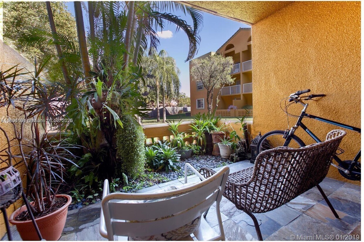Foto principal - 9731 Fontainebleau Blvd
