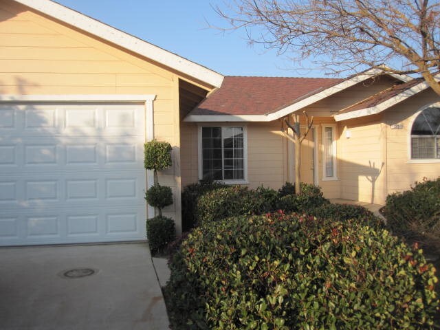 Primary Photo - House For Rent in Madera