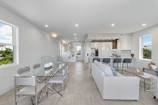 Building Photo - 99 Seaside Ave