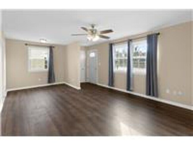 Foto del edificio - 3 Bed 1 Bath Home for Rent in Hampton!