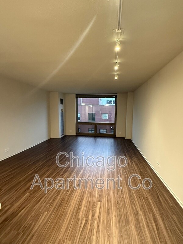 Building Photo - 1154 N Dearborn St