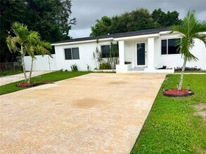 Building Photo - 3400 NW 173rd Terrace