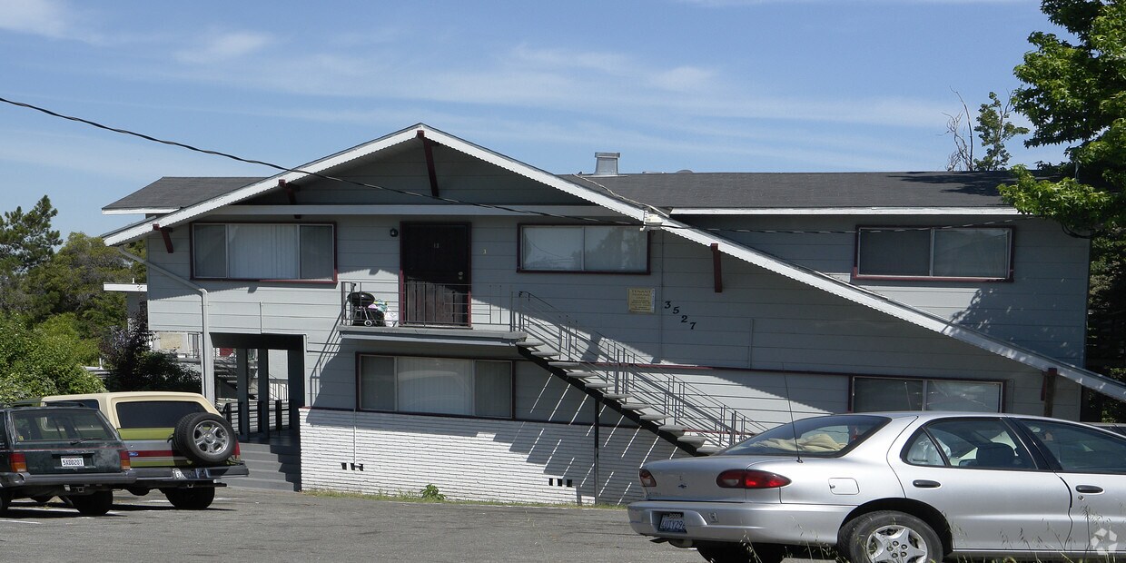 Foto del edificio - 3527 68th Ave