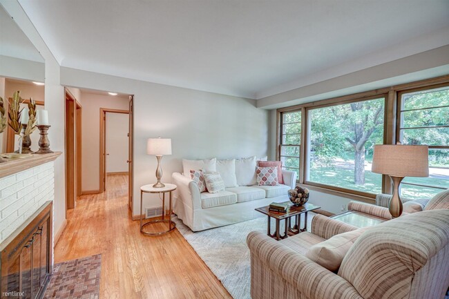 Building Photo - 3 br, 1 bath House - 545 Frontenac Place