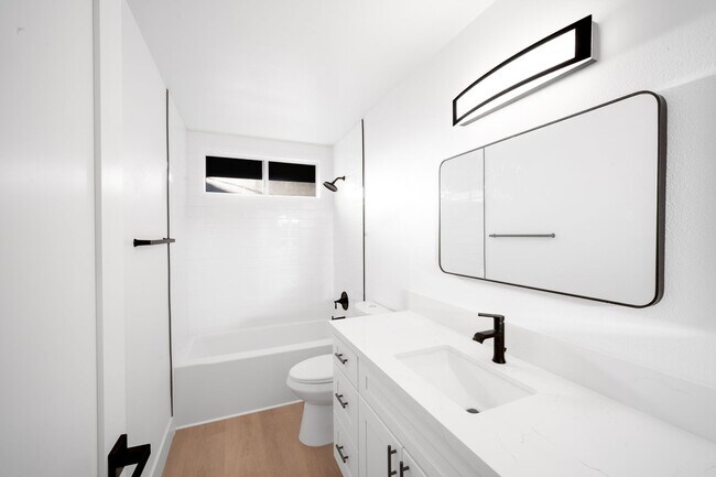 Foto del edificio - Brand New, Never-Lived-In 2BR/1BA Apartment in Clairemont — Fully Remodeled