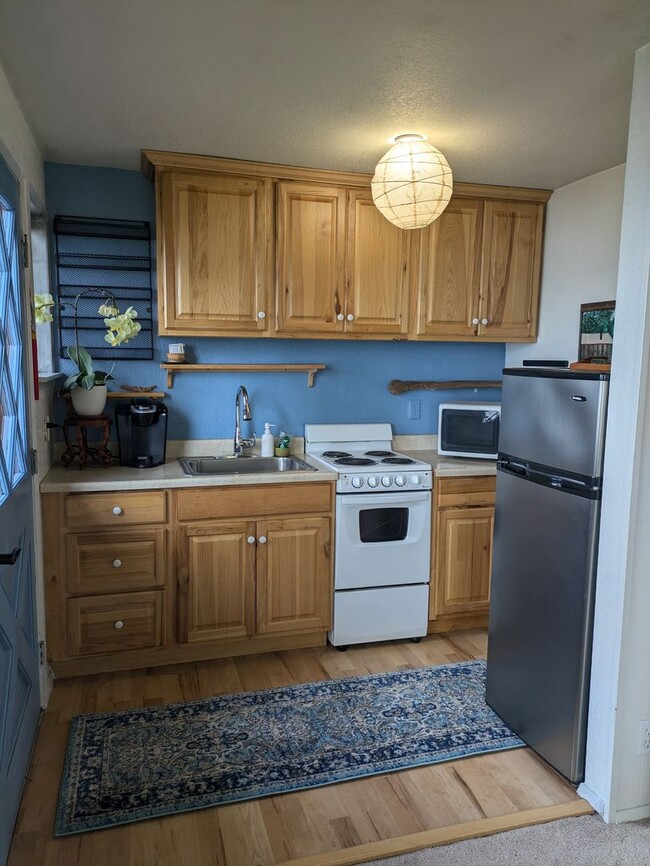 Building Photo - Sweet Langley Apartment Includes Utilities...