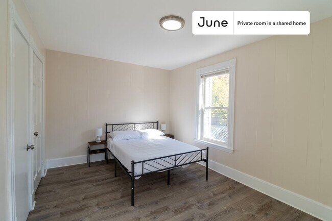 Foto del edificio - Room in Shared 7 bed/2 bath home