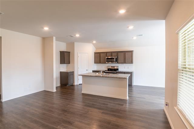 Foto del edificio - 3929 Dickinson Ave