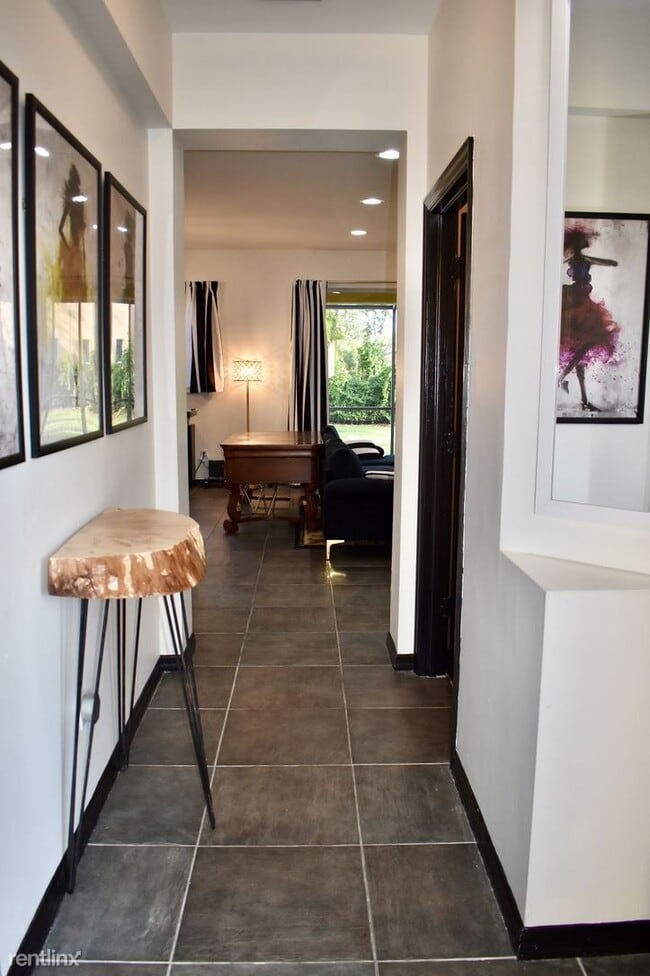 Building Photo - 3 br, 2.5 bath Townhome - 10101 Tin Maple ...