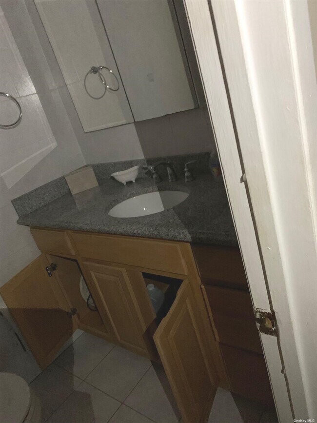 Foto del edificio - 223-06-223-56 56th Rd