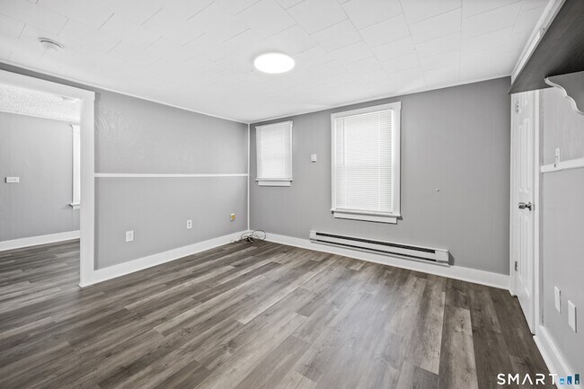 Building Photo - 62 Edgewood Rd