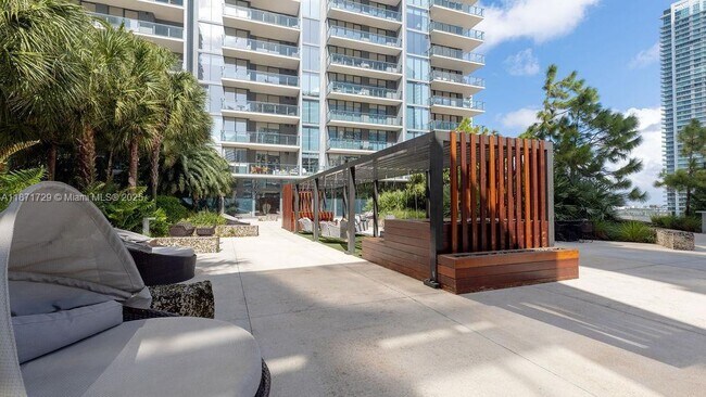 Foto del edificio - 88 SW 7th St