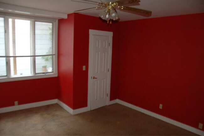 Foto del edificio - 3 W Hollister St