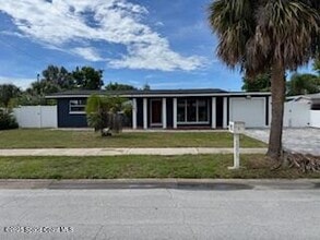 Building Photo - 1575 Glen Haven Dr