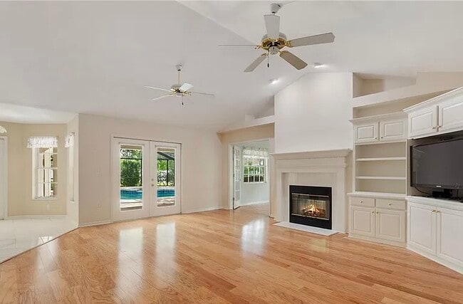 Building Photo - 3231 Parkwood Ct