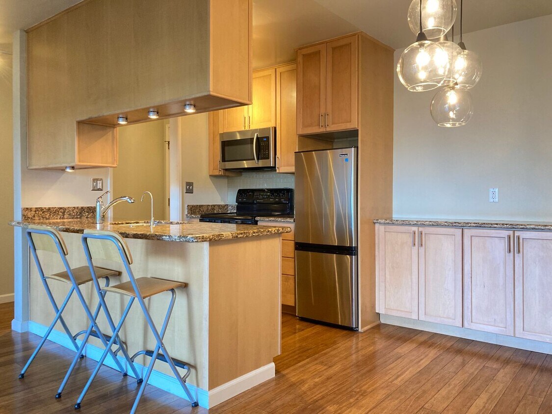 Primary Photo - Charming Condo Near Lake Merritt w/ Parkin...