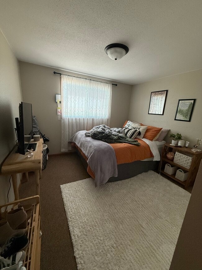 Dormitorio 1 - 712 7th St SE