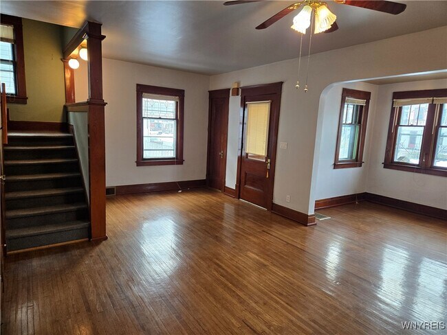 Foto del edificio - 137 Commonwealth Ave