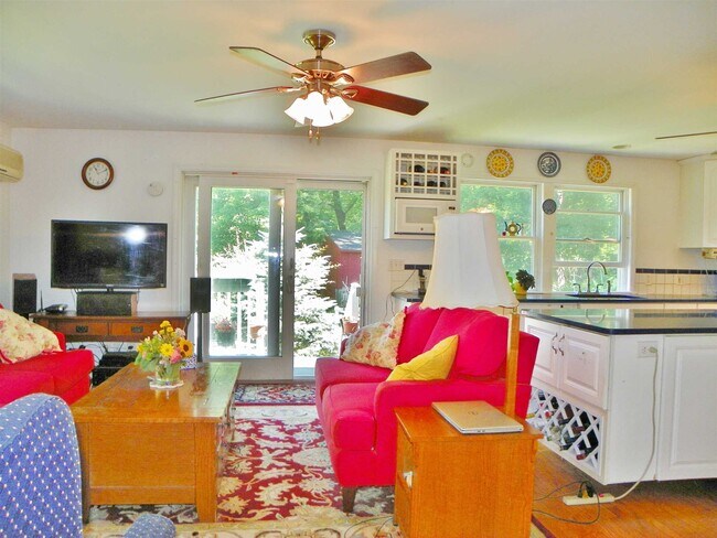 Building Photo - 40 Delavergne Ave