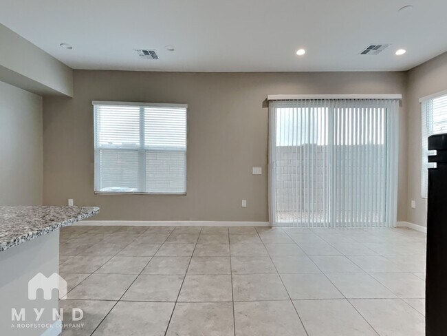 Building Photo - 4839 E Village Dr