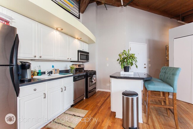 Building Photo - 2 bedroom in Chicago IL 60647
