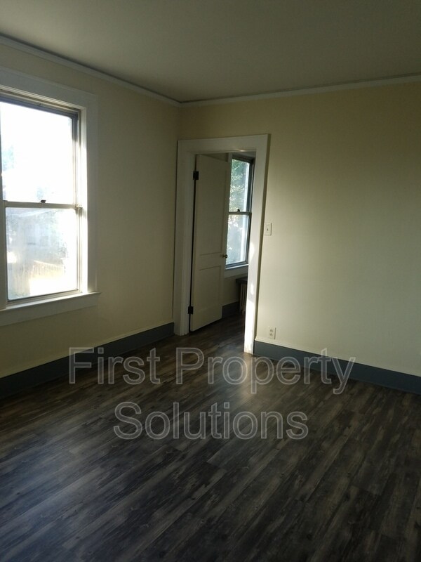 Building Photo - 415 Woodlawn Ave
