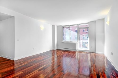 Primary Photo - 454 Manhattan Ave
