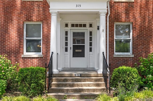 Building Photo - 315 Ellington Ave E