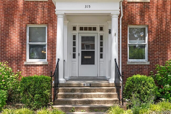 Foto del edificio - 315 Ellington Ave E