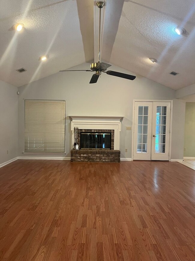 Building Photo - For Rent