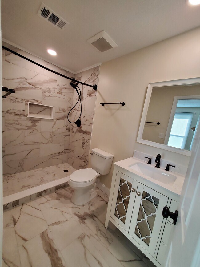 Foto del edificio - 6608 Autumnleaf Dr