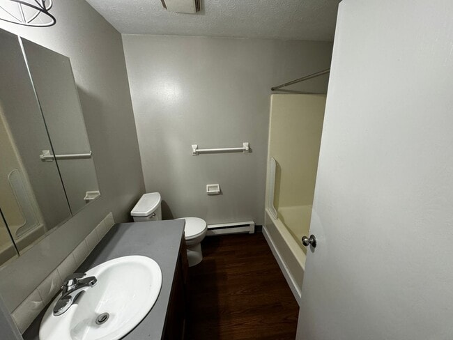 Building Photo - MN Cedar Village (851)