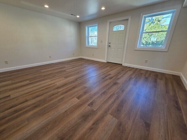 Building Photo - 43 W Main St