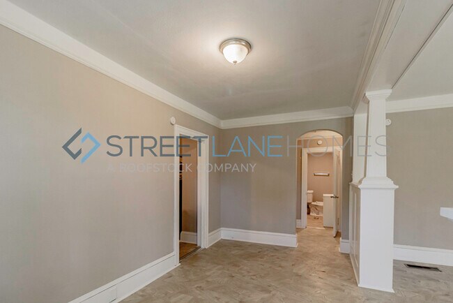 Building Photo - 870 Lynhaven Ave