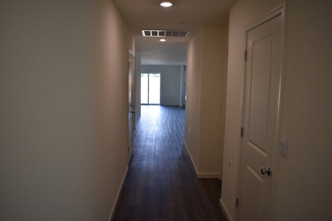 Foto del edificio - 685 Marshall Ln