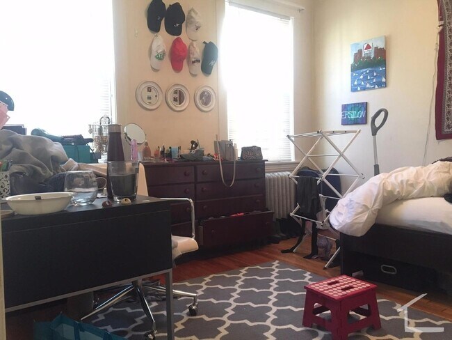 Foto del edificio - CHECK OUT THIS NICE 3 BED IN BROOKLINE!!!