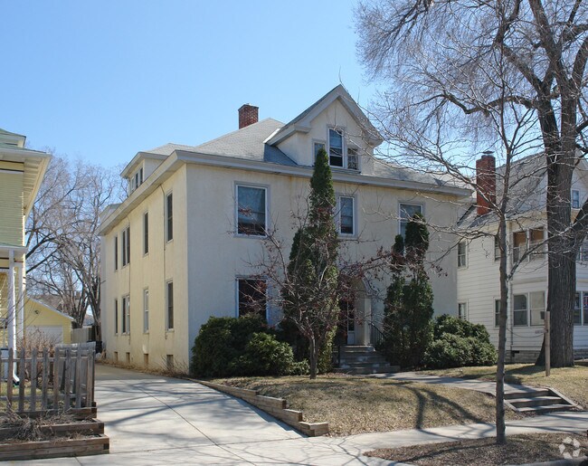 Building Photo - 2437 Dupont Ave S