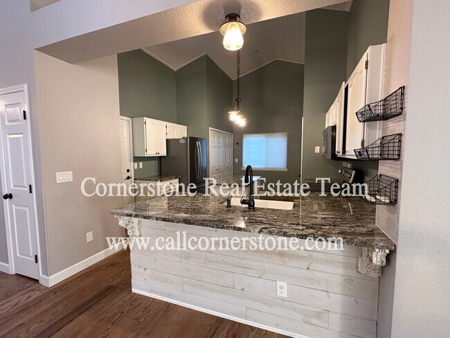 Foto del edificio - 950 Royal Crown Ln