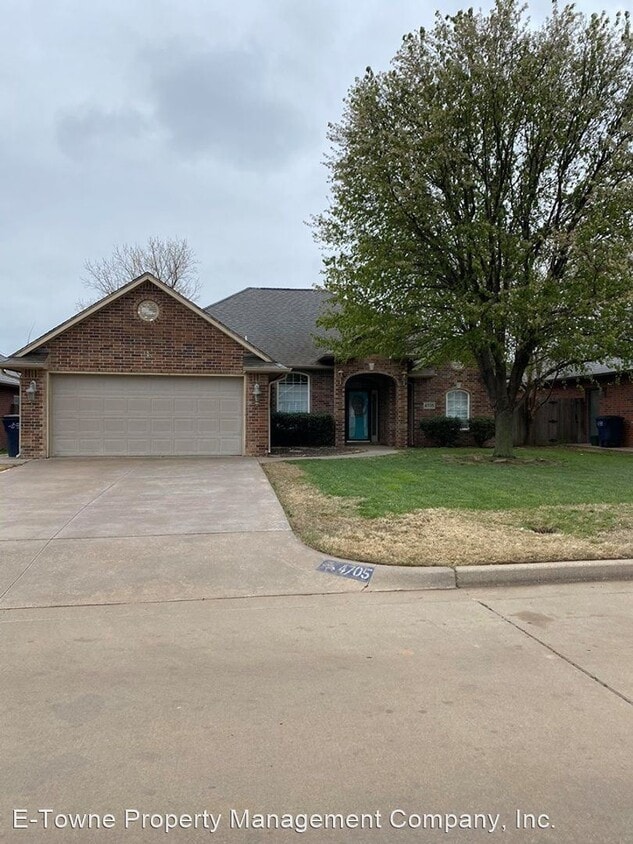 3 br, 2 bath House 4705 Oakcrest House Rental in Enid, OK