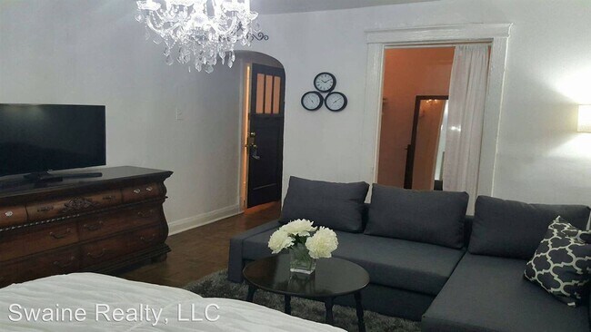 Foto del edificio - 7202-7212 Lyndover Pl