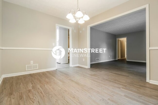 Building Photo - 3 Bedroom Pet-Friendly Home in Snellville, GA with Main Street Renewal