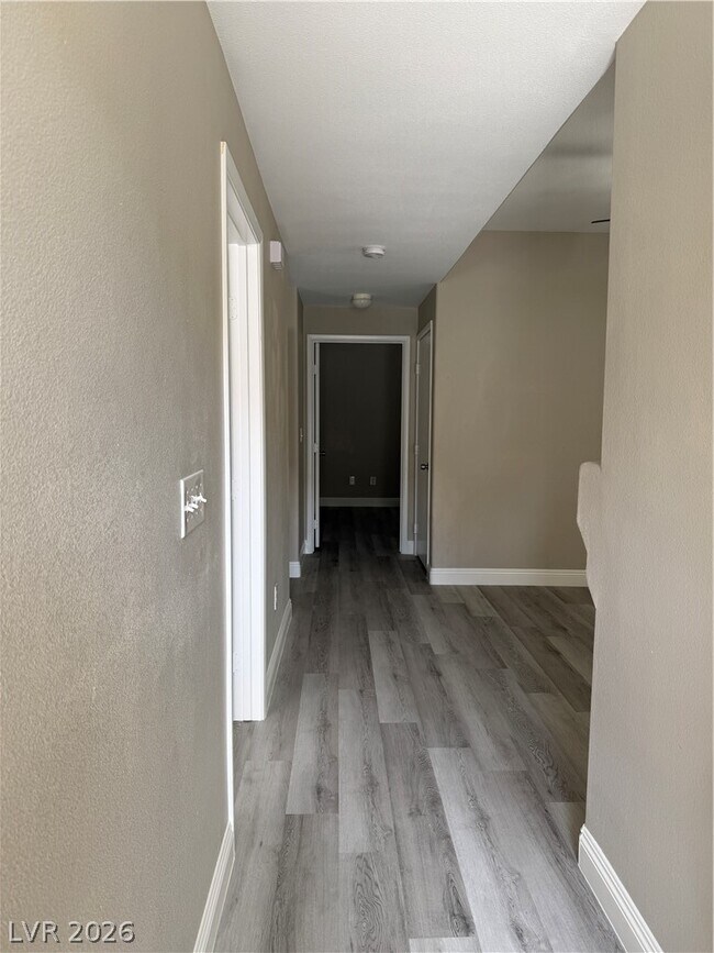 Foto del edificio - 9050 W Warm Springs Rd