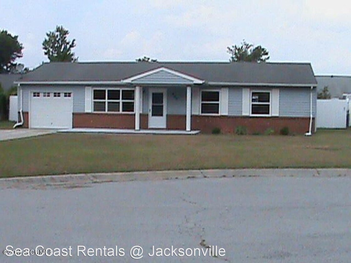 Foto principal - 3 br, 2 bath House - 405 Dawn Court