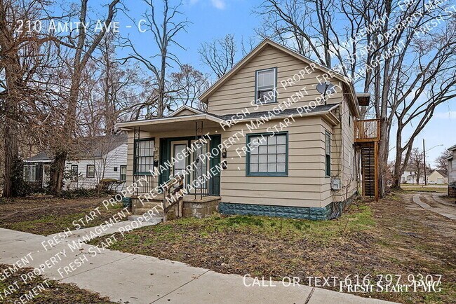 Foto del edificio - 210 Amity Ave