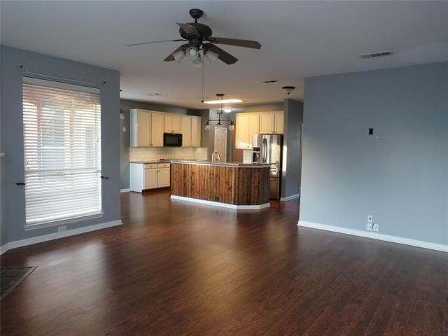 Building Photo - 7585 Ravenhill Dr