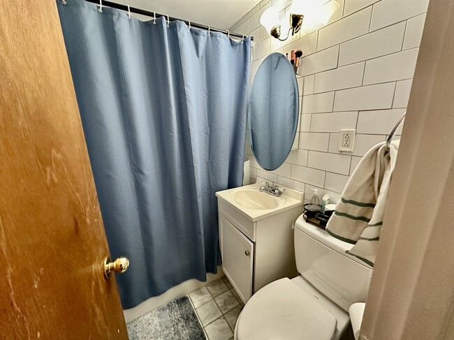 Building Photo - 108 Myrtle St